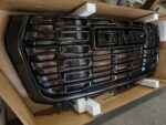 2025-2026 Yukon /Yukon XL DENALI Grille Assembly GM OEM # 84977529 Denali Gloss Black Grille - Image 4