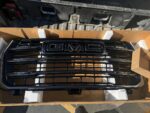 2025-2026 Yukon /Yukon XL DENALI Grille Assembly GM OEM # 84977529 Denali Gloss Black Grille